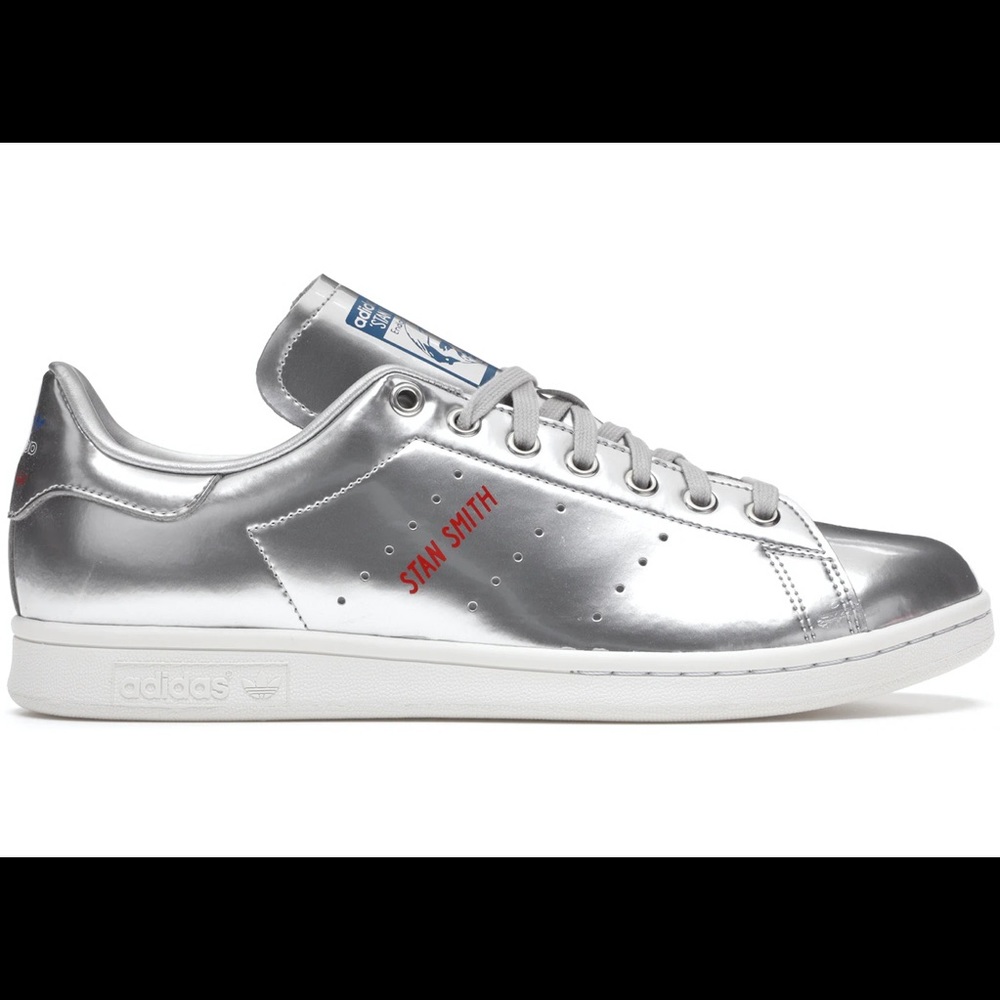 Women’s Adidas ‘Stan Smith ‘ sneakers .